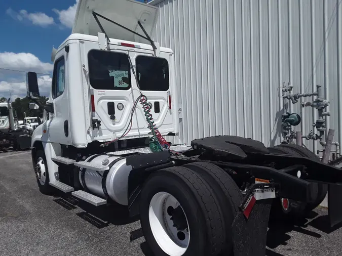 2015 FREIGHTLINER/MERCEDES CASCADIA 125