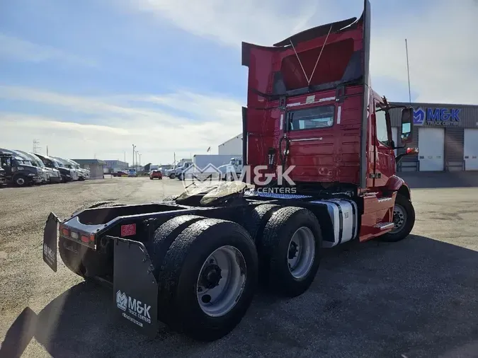 2020 VOLVO VNR64T300