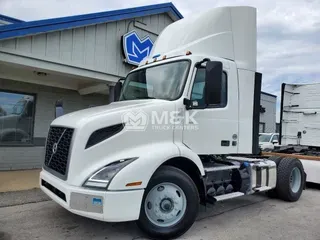 2022 VOLVO VNR42T300