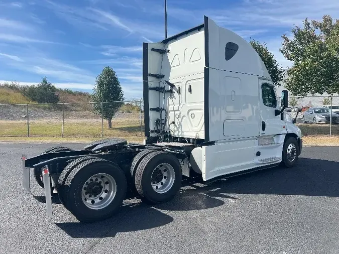 2018 Freightliner X12564ST