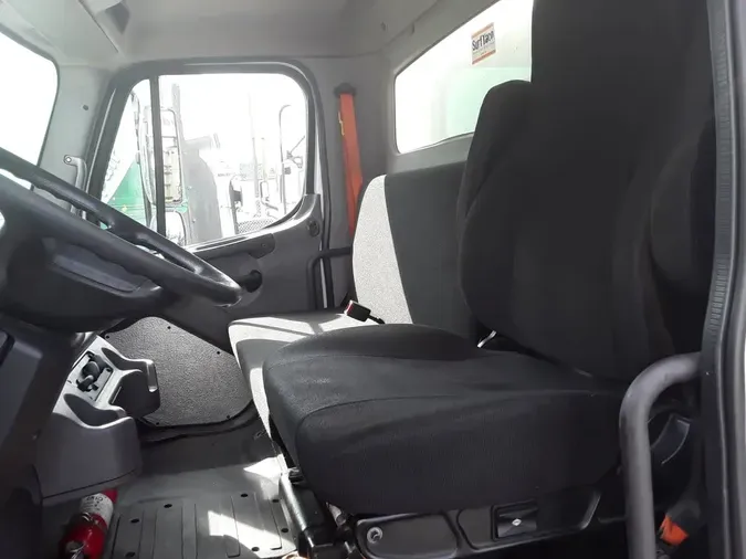 2016 FREIGHTLINER/MERCEDES M2 106