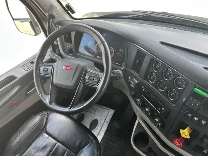 2023 Peterbilt 579