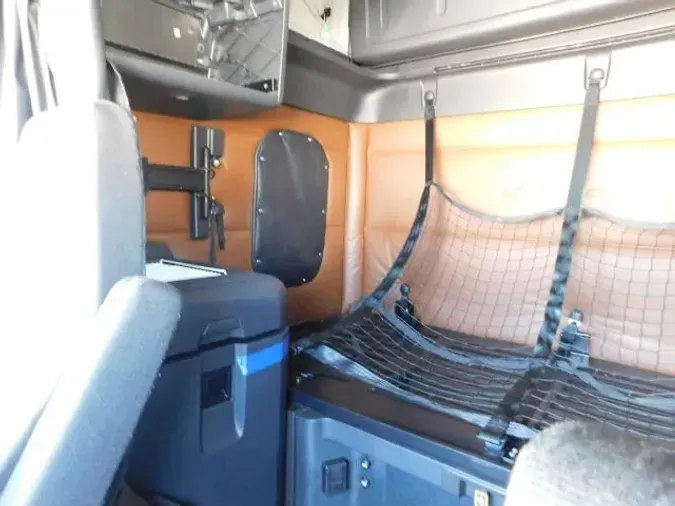 2020 Freightliner New Cascadia 126