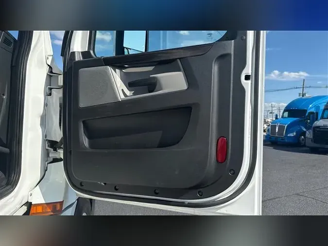 2019 FREIGHTLINER CA126