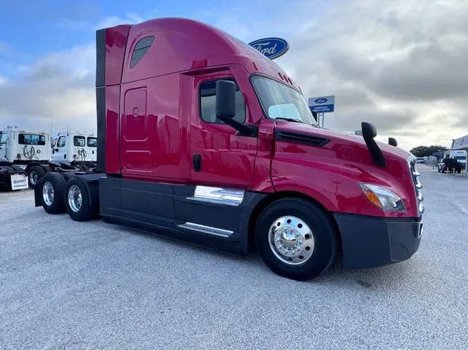 2021 FREIGHTLINER CASCADIA 126