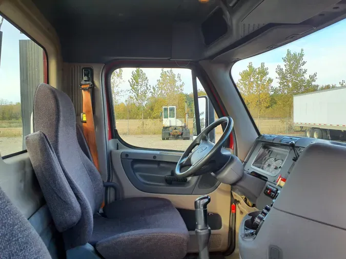 2013 FREIGHTLINER/MERCEDES CASCADIA 125