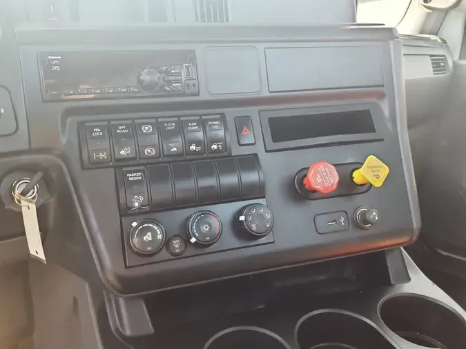 2020 NAVISTAR INTERNATIONAL LT625 DAYCAB T/A