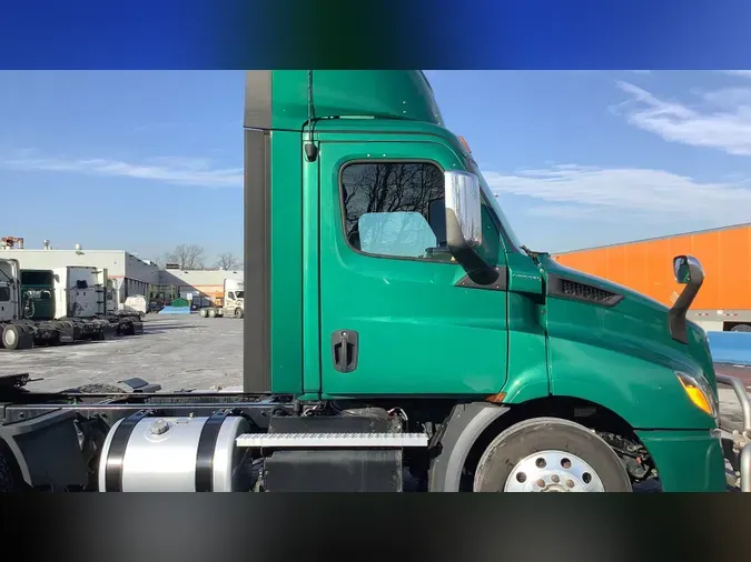 2020 Freightliner Cascadia 126