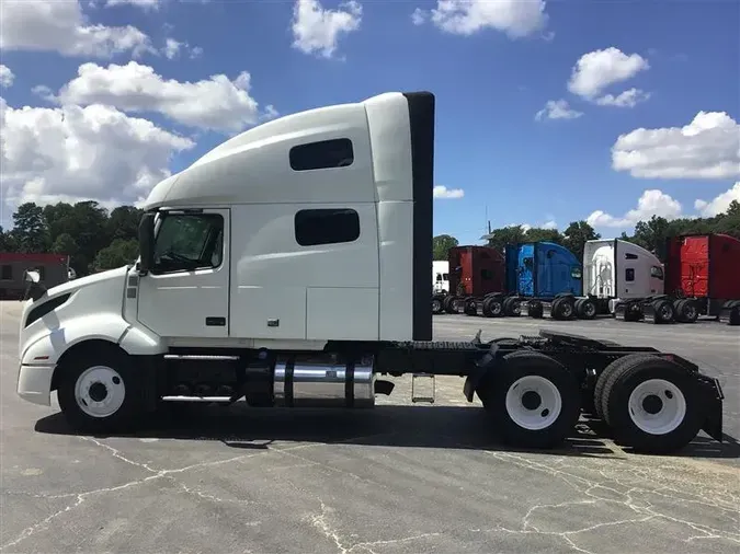 2020 VOLVO VNL760