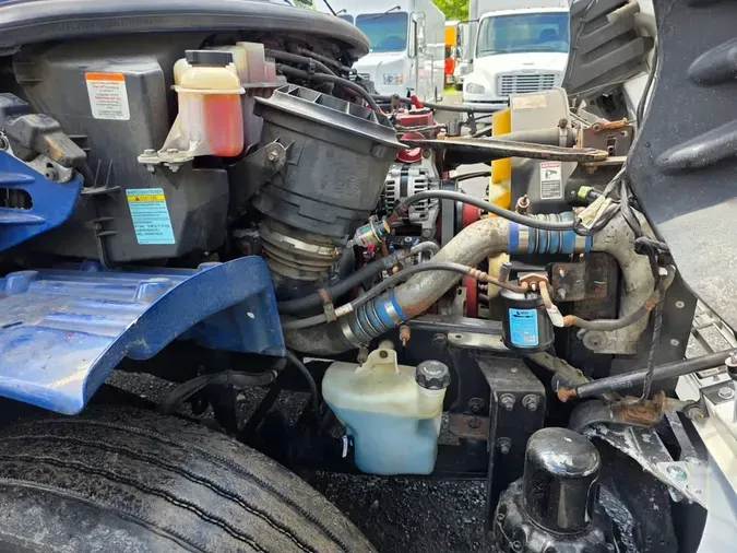 2018 FREIGHTLINER M2 106