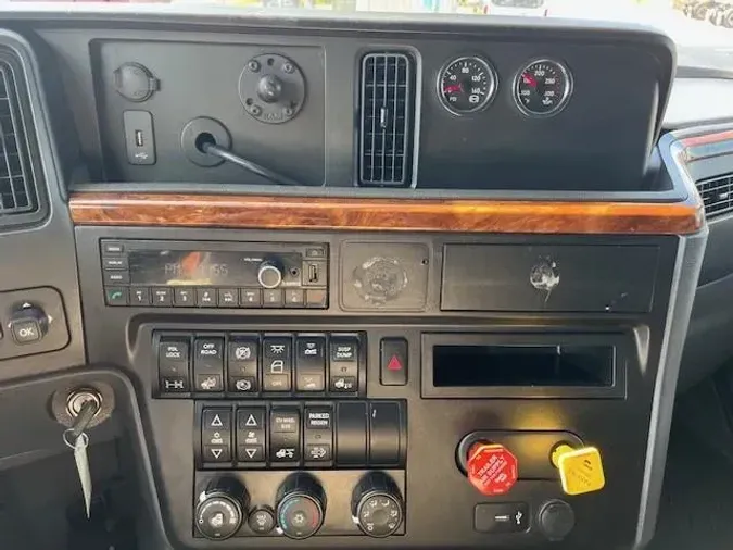 2021 International LT625