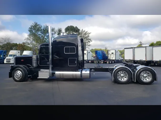 2022 Peterbilt 389