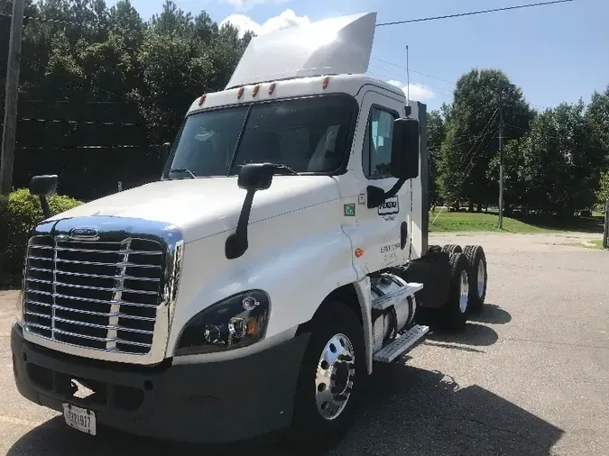 2016 Freightliner X12564ST