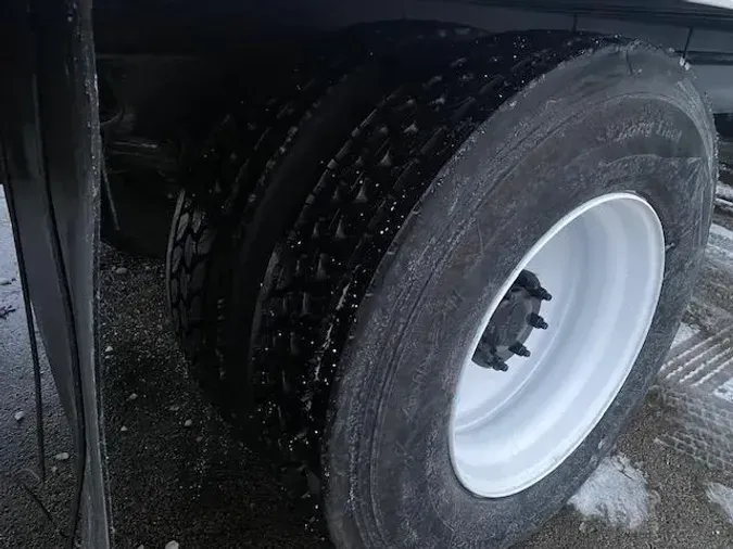 2022 Freightliner Business Class M2 106