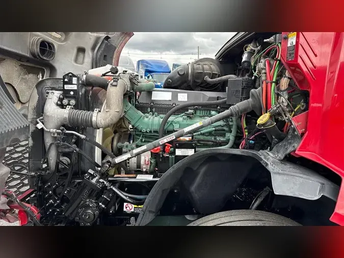 2021 VOLVO VNL760