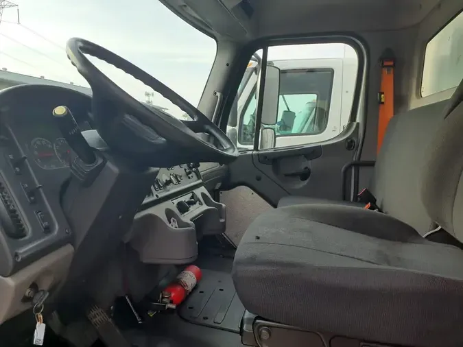 2019 FREIGHTLINER/MERCEDES M2 106