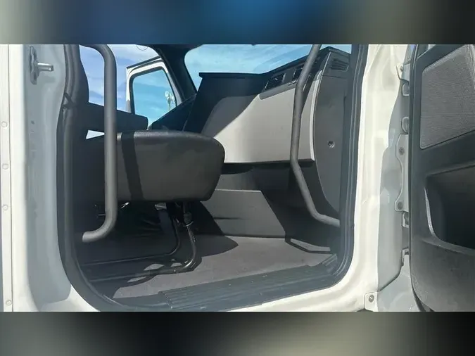 2021 FREIGHTLINER CA126