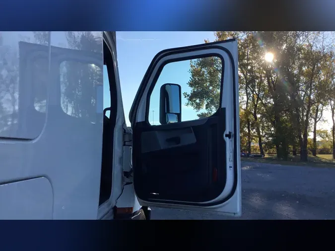 2021 Freightliner Cascadia 126