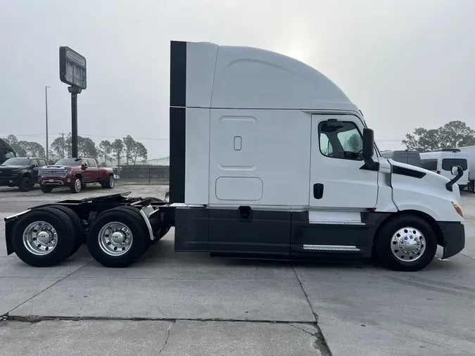 2020 Freightliner Cascadia 126