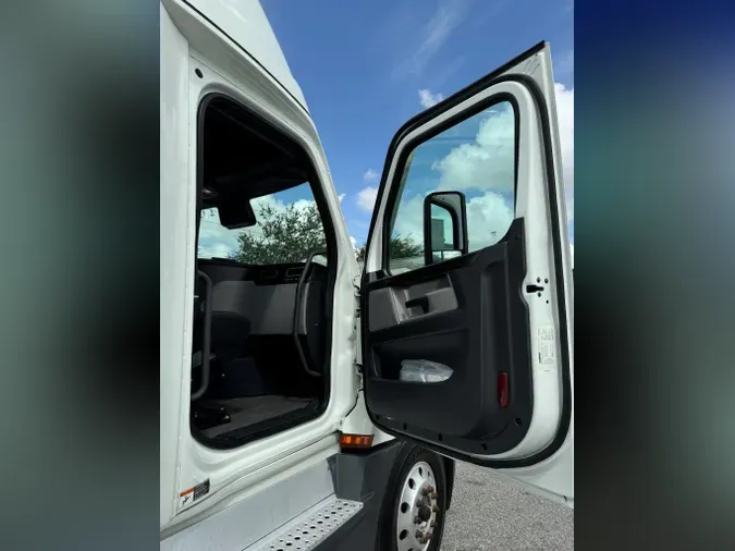 2020 Freightliner Cascadia