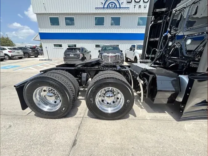 2023 Freightliner Cascadia 126