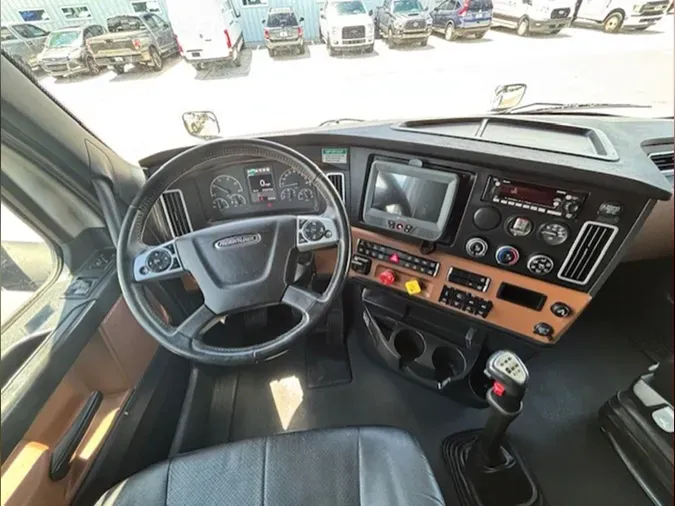 2023 Freightliner Cascadia 126