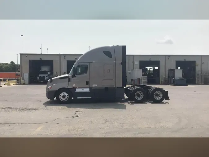 2022 Freightliner Cascadia 12689b5c39adfd9e8d0b7f5918e2cdd9eda