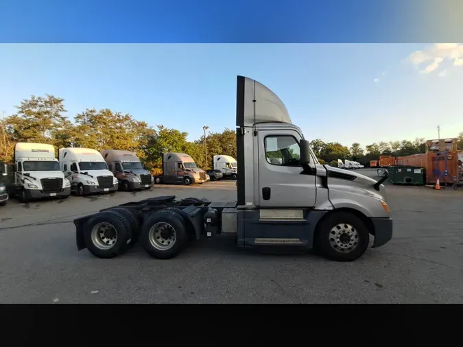 2020 Freightliner Cascadia 12689b6161d195bbb73aedb5e381fc8271c