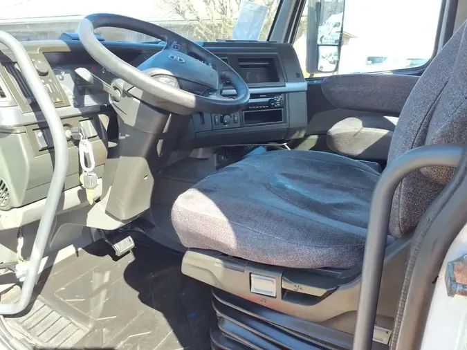 2019 VOLVO VNL64T-300