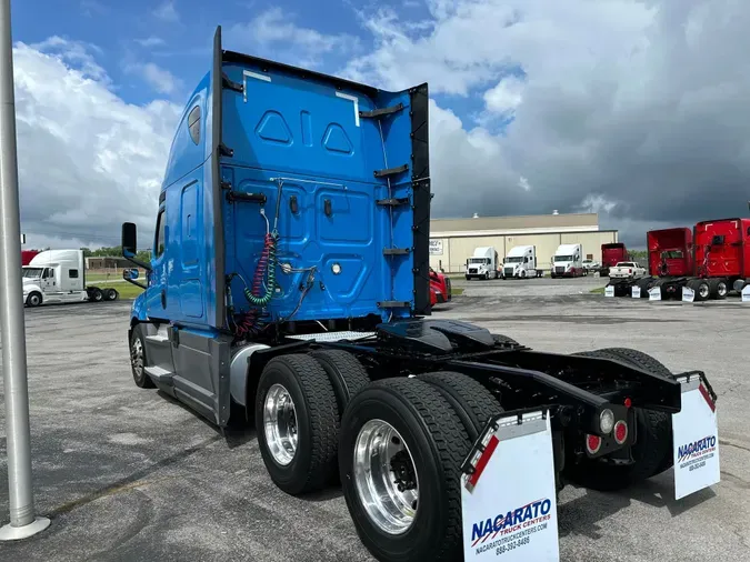 2020 Freightliner Cascadia 126