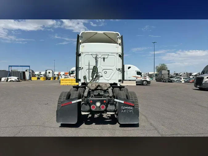 2020 Freightliner Cascadia 126