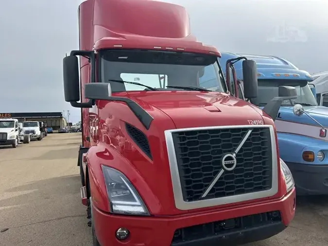 2021 VOLVO VNR64T300
