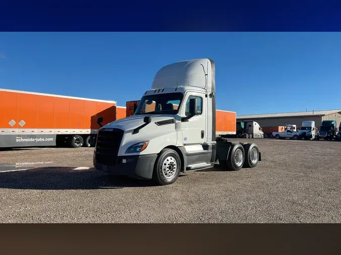 2020 Freightliner Cascadia 126