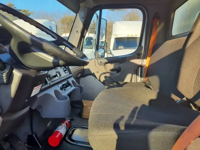 2020 FREIGHTLINER/MERCEDES M2 106