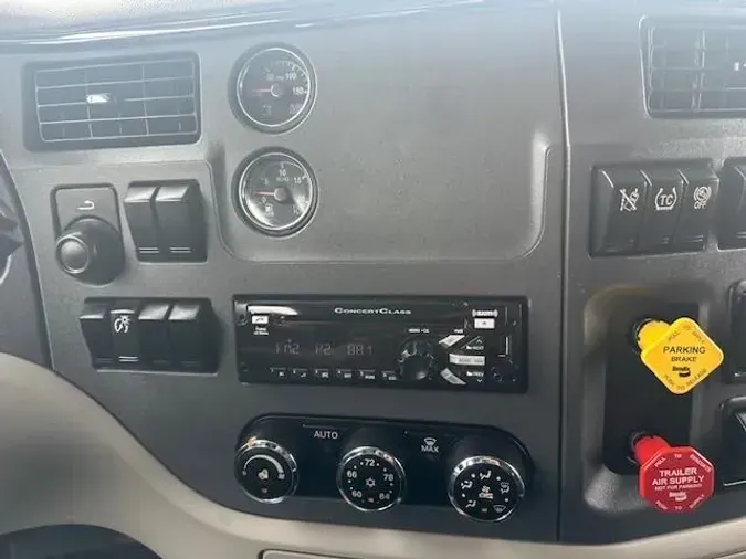 2021 Peterbilt 579