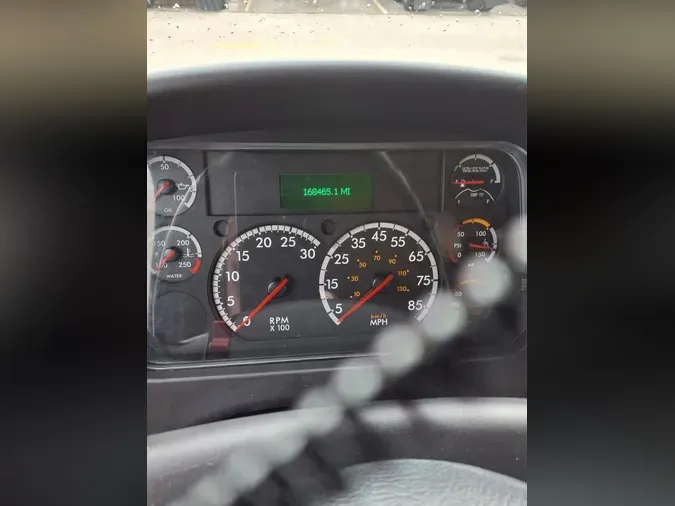 2018 FREIGHTLINER M2 106
