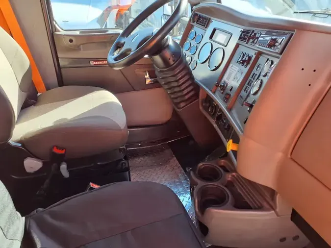 2020 KENWORTH TRUCKS T370