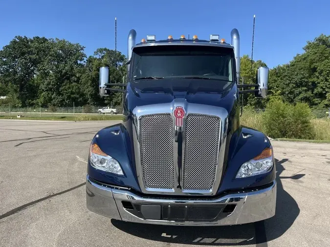 2025 Kenworth T680