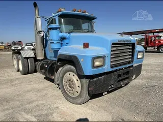 1998 MACK RD688S