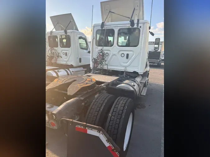 2020 FREIGHTLINER/MERCEDES NEW CASCADIA 11689d5e4b8e0385d096f6e492e8f26f7b0