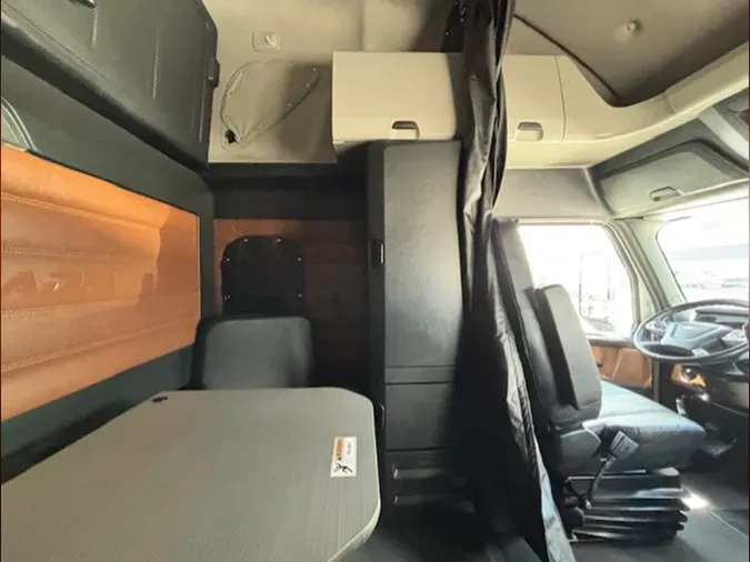 2023 Freightliner Cascadia 126