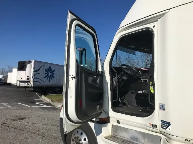 2019 Freightliner T12664ST