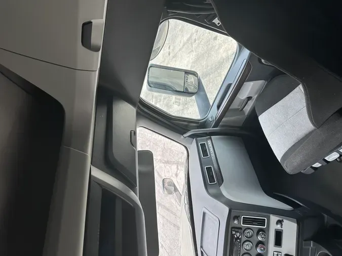 2020 FREIGHTLINER CASCADIA 126