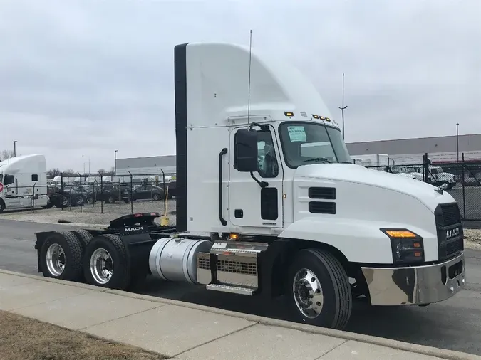 2025 MACK AN64T