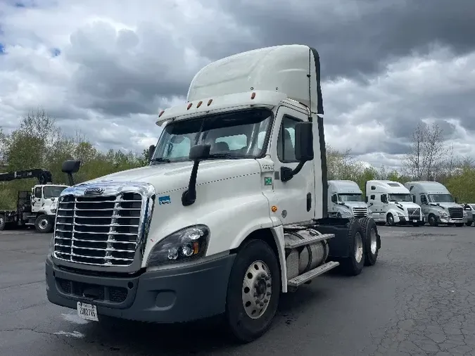 2016 Freightliner X12564ST