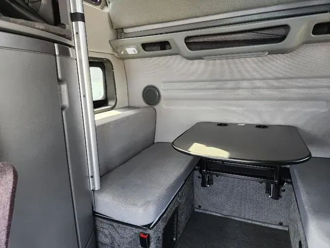 2022 VOLVO VNL64T860