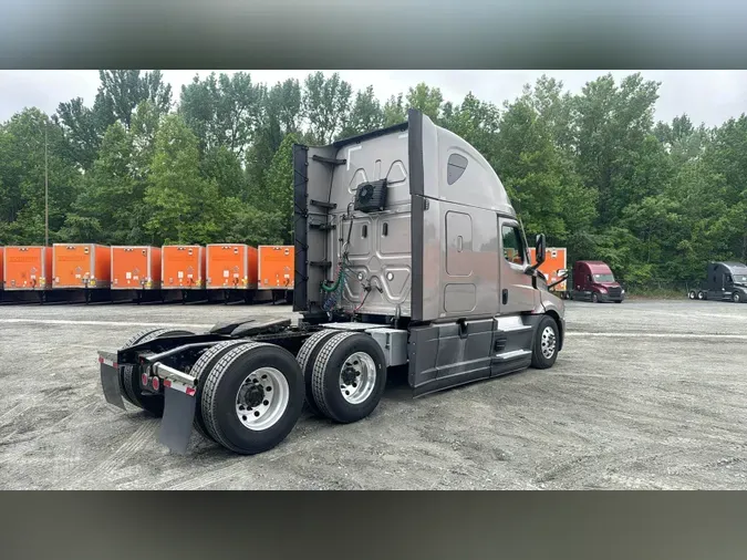 2022 Freightliner Cascadia 126