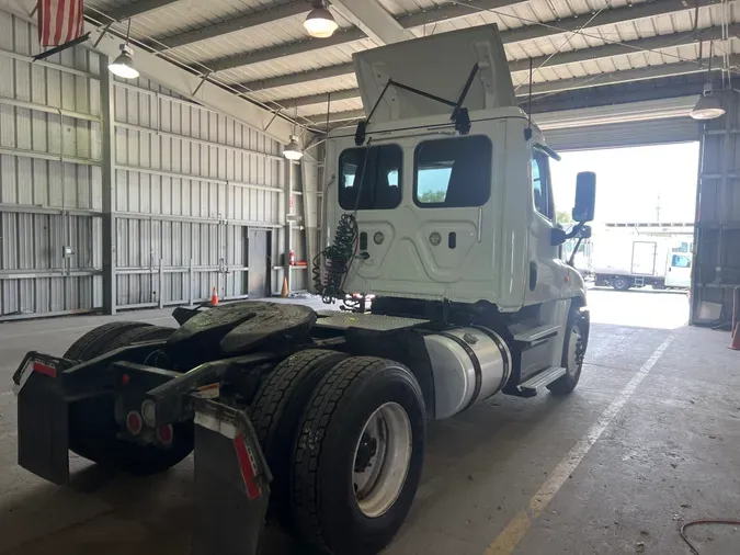 2018 FREIGHTLINER/MERCEDES CASCADIA 125