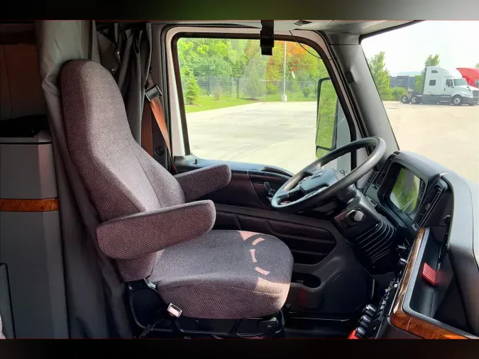 2022 INT LT625 6x4