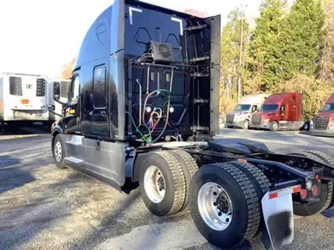 2023 Freightliner Cascadia